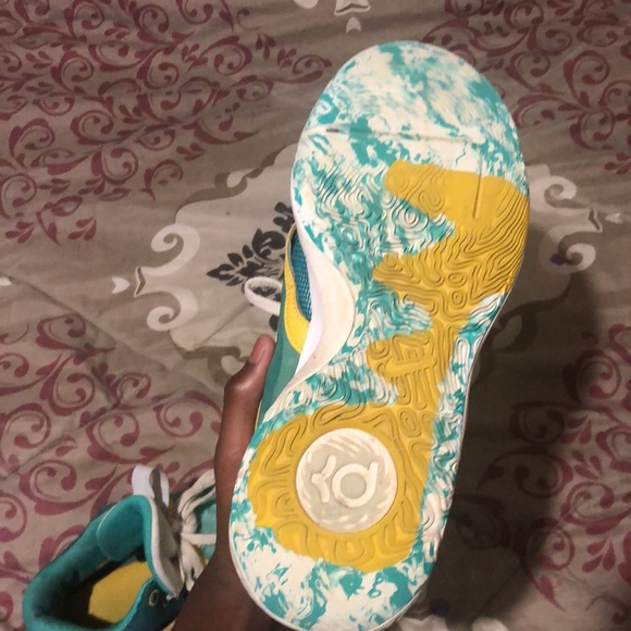 basketball shoes size 9.5 (slightly used) - Picture 2 of 3